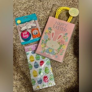 6 Easter party bags, 1 -10 treat bags. Cupcake decorating kit for 24.  New